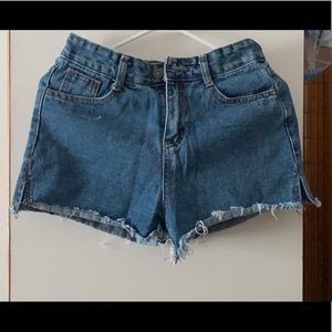 CUT OFF JEAN SHORTS